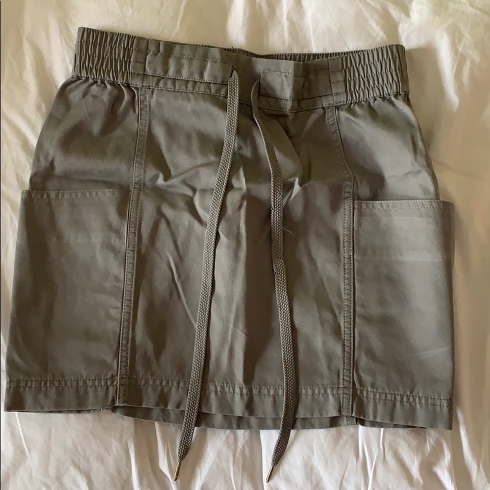 Marc by Marc Jacobs cargo style khaki grey skirt with pockets